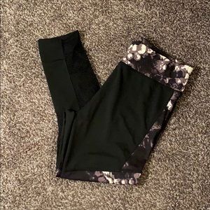 Cropped exercise leggings